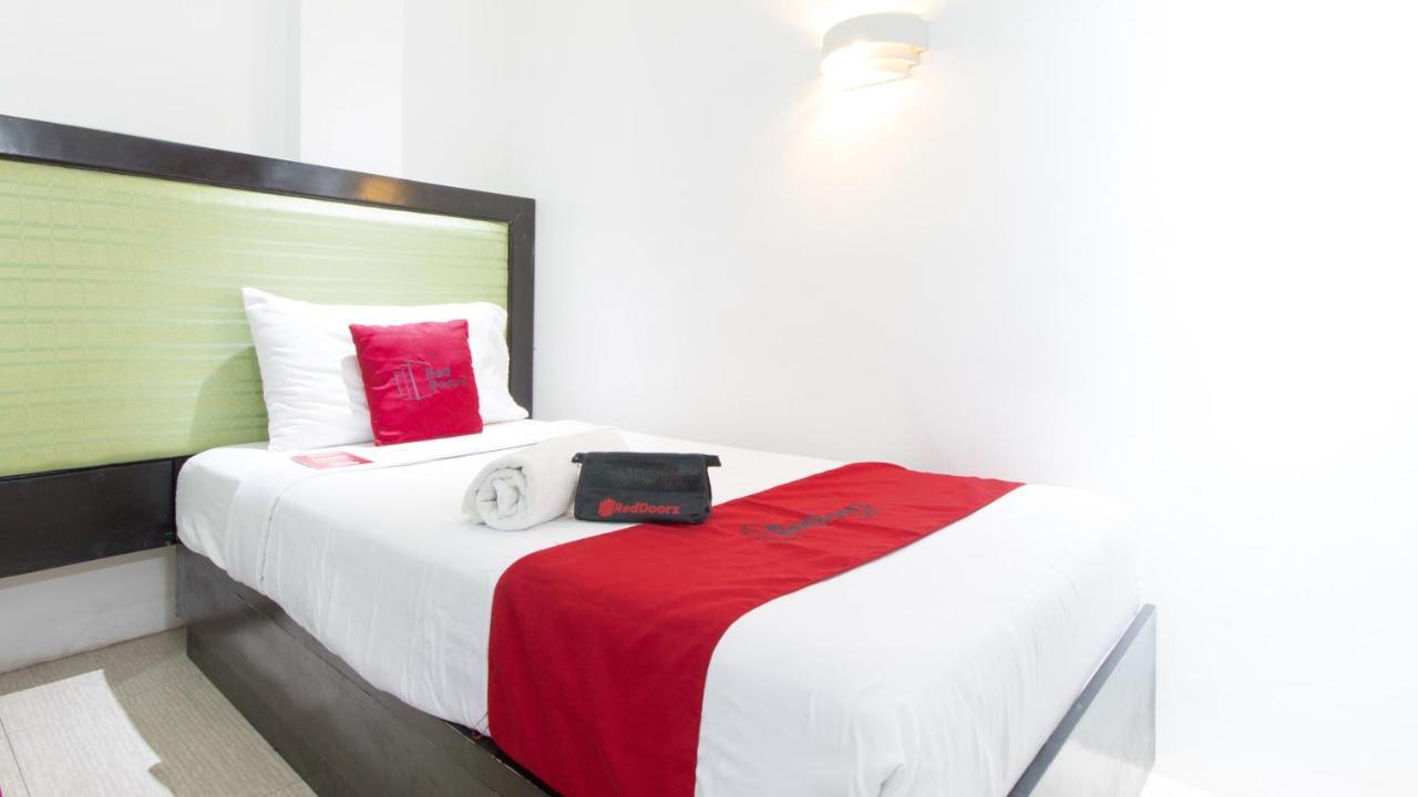 Hotel Reddoorz @ Real Fatima Tacloban Anibong Esterno foto